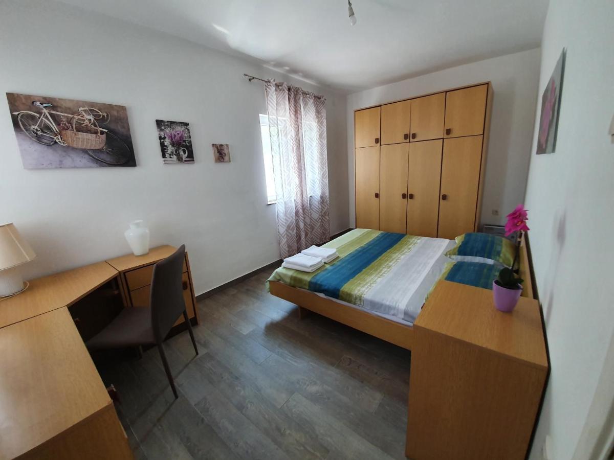Apartments Dora Vantacici Buitenkant foto