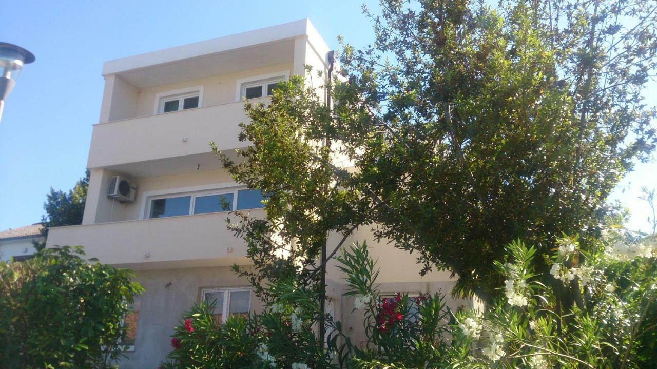 Apartments Dora Vantacici Buitenkant foto